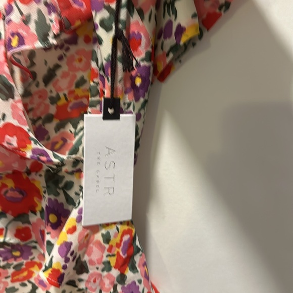 ASTR Wildflower Dress in Pink Red Floral Sz Medium NWT - Picture 5 of 8